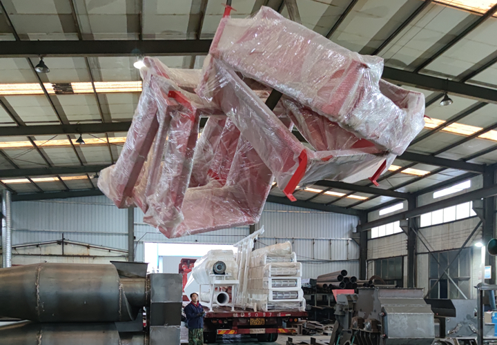 工人師傅正在裝車 工人師傅正在裝車