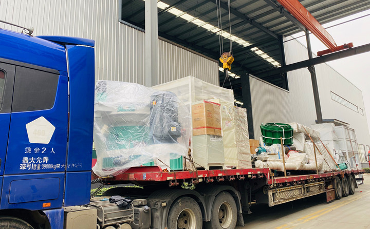 秸稈顆粒機已裝車