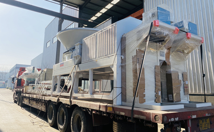 秸稈顆粒機(jī)生產(chǎn)線裝車了 秸稈顆粒機(jī)生產(chǎn)線裝車了