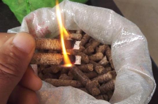 秸稈顆粒機的顆粒燃燒圖 秸稈顆粒機的顆粒燃燒圖